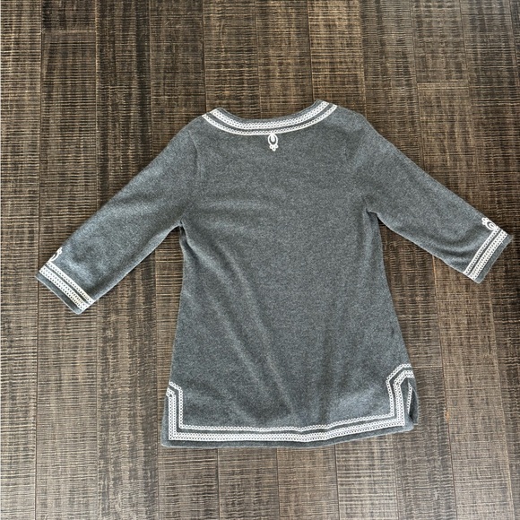 Tommy Bahama Gray Cashmere V-Neck Sweater with White Embroidered Trim - Picture 4 of 4